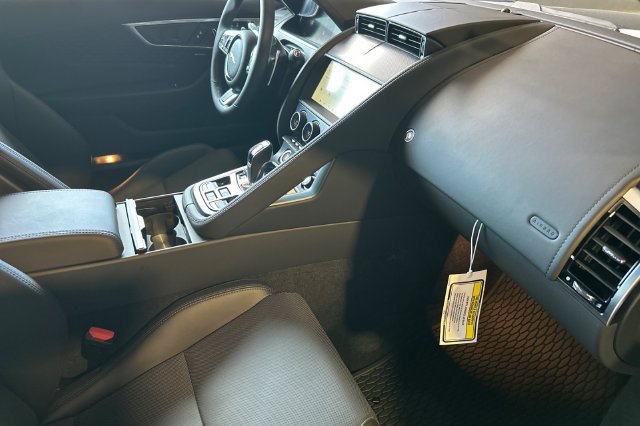 Used 2024 Jaguar F-TYPE R-Dynamic RWD image 15