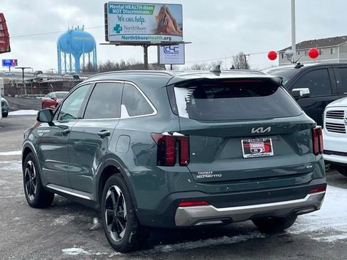Certified 2025 Kia Sorento EX image 9