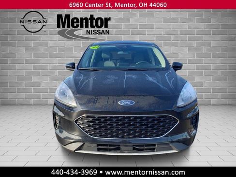 Used 2020 Ford Escape SE image 2