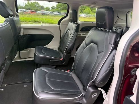 Used 2022 Chrysler Pacifica Limited FWD image 13