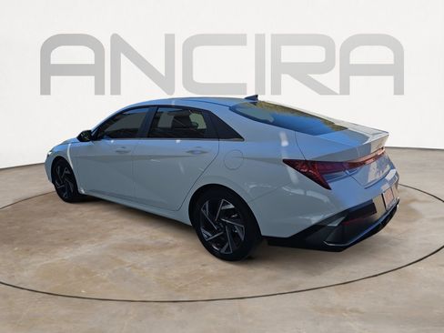 Used 2025 Hyundai Elantra Limited image 7