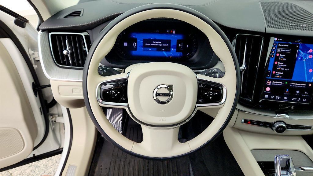 Used 2025 Volvo XC60 B5 Ultra w/ Protection Package Premier AWD/4WD image 14