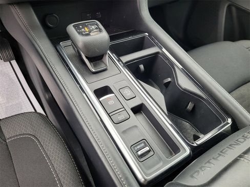 Used 2024 Nissan Pathfinder SV image 21