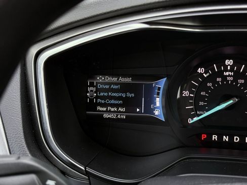 Used 2020 Ford Fusion SE FWD image 29