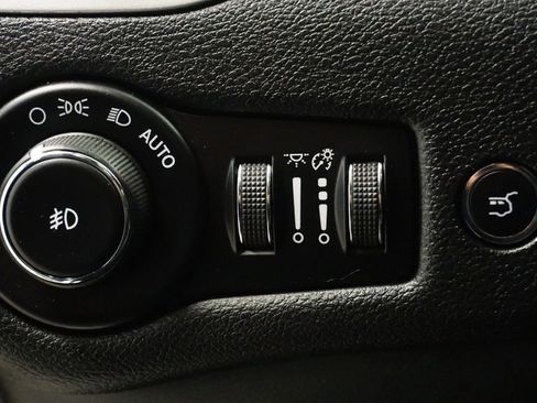 Used 2016 Jeep Cherokee Overland w/ Technology Group image 26