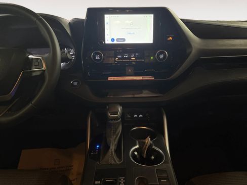 Used 2025 Toyota Highlander LE image 15
