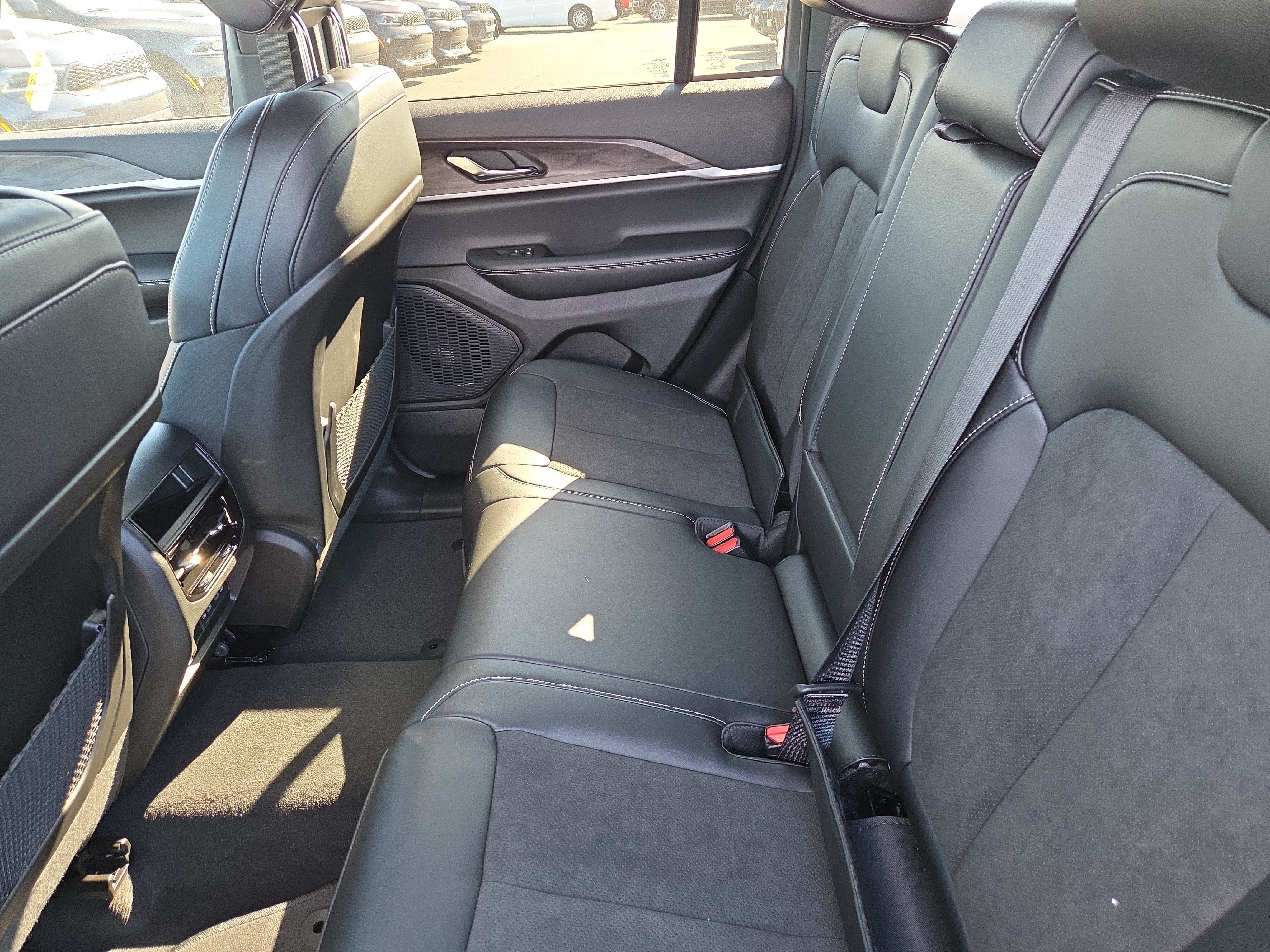 New 2027 Jeep Grand Cherokee 4WD image 7