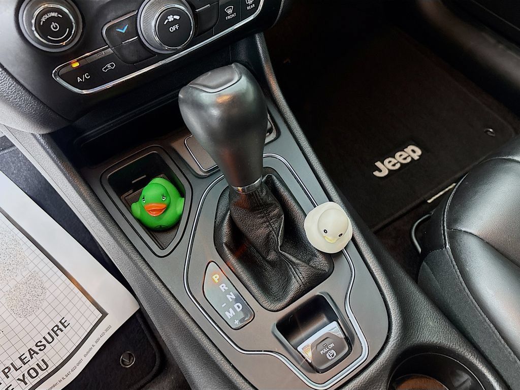 Used 2019 Jeep Cherokee Latitude Plus FWD image 17
