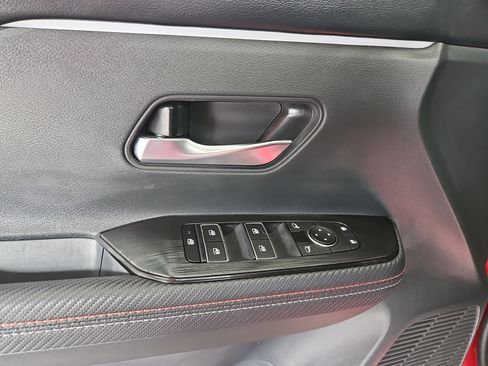 Used 2025 Nissan Kicks SR w/ SR Premium Package FWD image 7