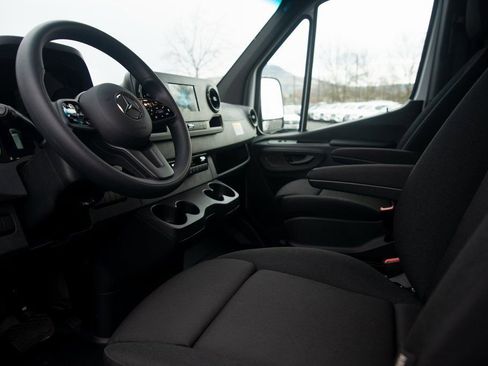 Used 2024 Mercedes-Benz Sprinter 3500 image 28