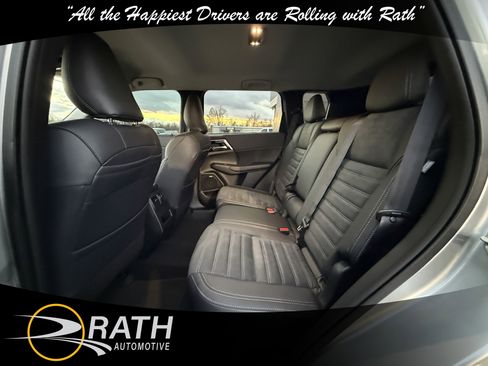 New 2025 Mitsubishi Outlander SE image 18