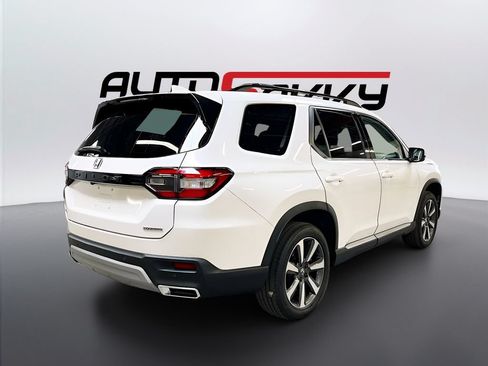 Used 2024 Honda Pilot Touring image 7