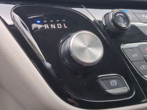 Used 2023 Chrysler Pacifica Touring-L FWD image 32