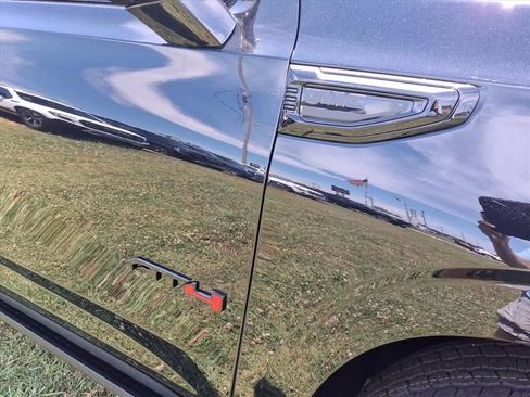 New 2026 GMC Yukon AT4 Ultimate AWD/4WD image 9