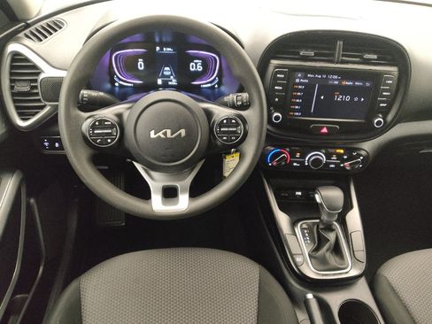 Used 2024 Kia Soul LX w/ Option Group 015 FWD image 22