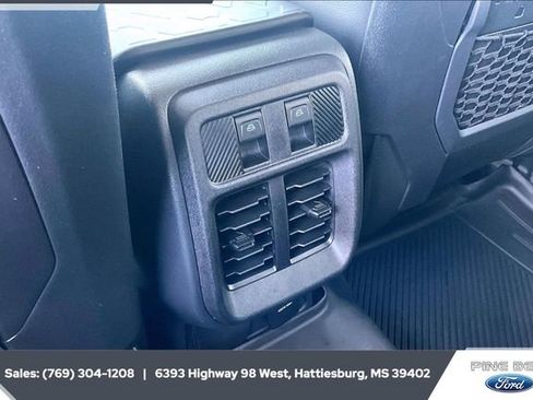 Used 2025 Ford Bronco Badlands image 24