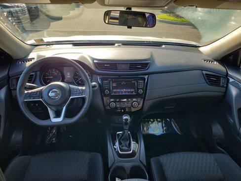 Used 2018 Nissan Rogue SV FWD image 11