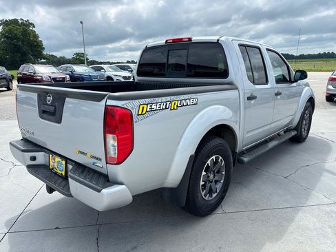 Used 2018 Nissan Frontier SV RWD image 4
