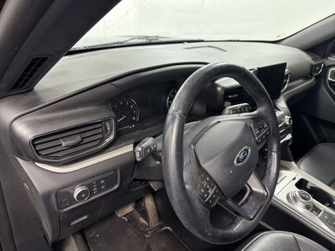 Used 2020 Ford Explorer XLT w/ Equipment Group 202A AWD/4WD image 21