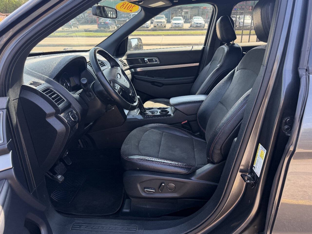 Used 2018 Ford Explorer XLT w/ Equipment Group 202A FWD image 9