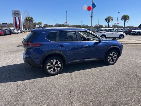 Used 2022 Nissan Rogue SV w/ SV Premium Package image 5