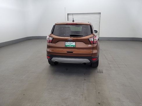 Used 2017 Ford Escape SE w/ SE Cold Weather Package FWD image 7