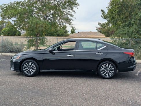 Certified 2024 Nissan Altima 2.5 SV image 3