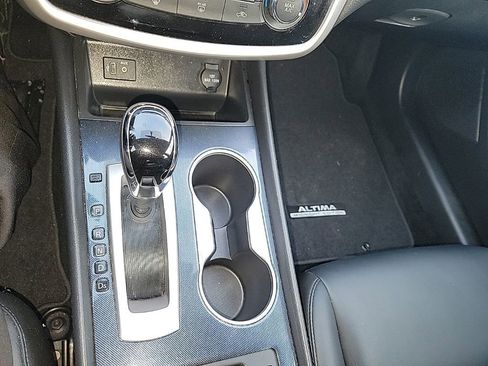 Used 2018 Nissan Altima 2.5 SR w/ SR Midnight Edition image 19