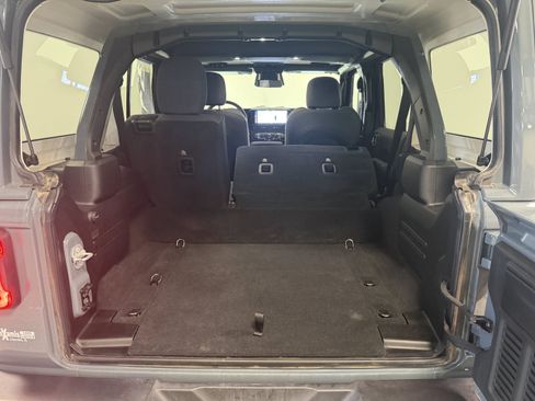Used 2025 Jeep Wrangler Unlimited Sahara w/ Safety Group AWD/4WD image 24