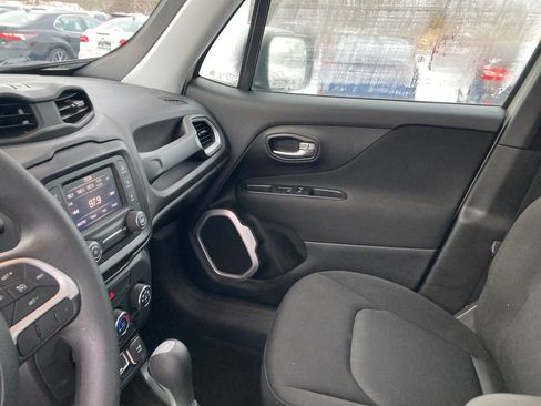 Used 2019 Jeep Renegade Sport image 16