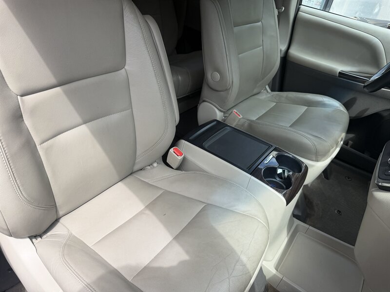 Used 2015 Toyota Sienna XLE w/ XLE Navigation Package AWD/4WD image 48