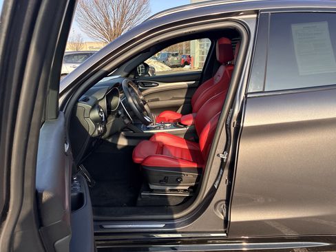 Certified 2024 Alfa Romeo Stelvio Veloce image 15