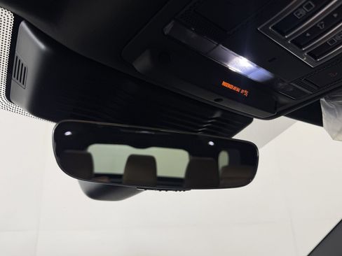 Used 2026 Land Rover Discovery Limited Edition AWD/4WD image 18