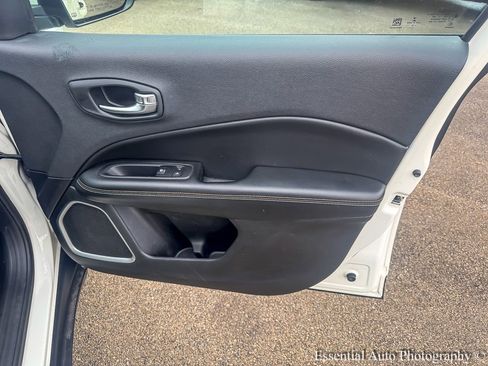 Used 2019 Jeep Compass Latitude w/ Popular Equipment Group image 24