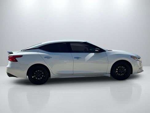 Used 2017 Nissan Maxima SR w/ Midnight Edition image 4