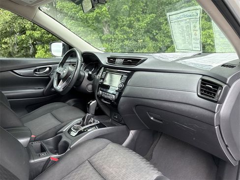 Used 2018 Nissan Rogue SV image 28