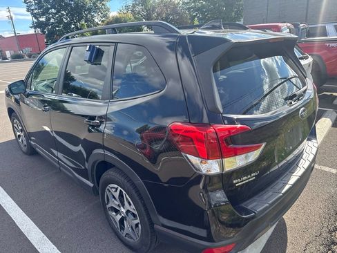 Used 2019 Subaru Forester Premium AWD/4WD image 2