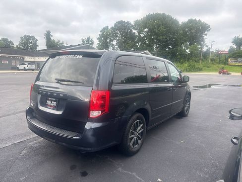 Used 2014 Dodge Grand Caravan SE FWD image 11