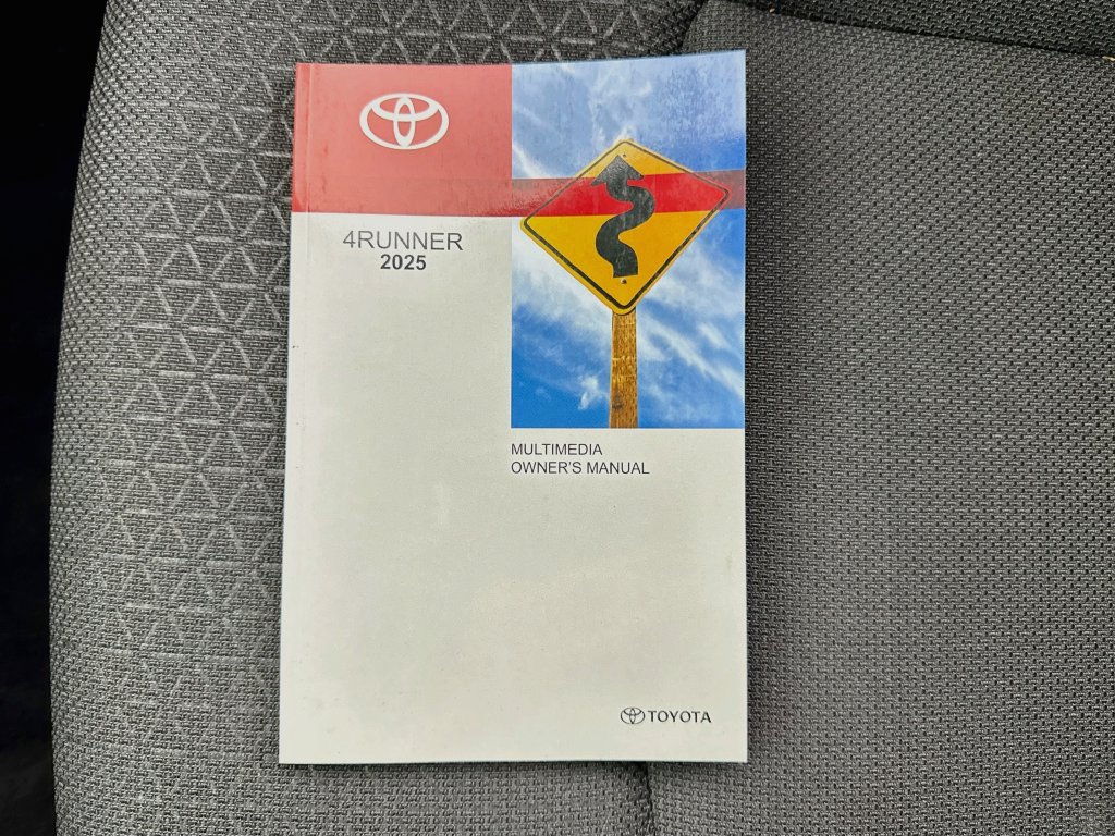 Used 2025 Toyota 4Runner SR5 AWD/4WD image 33