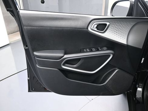 Used 2023 Kia Soul S FWD image 13