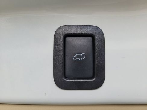 Used 2018 Toyota Highlander Limited FWD image 12