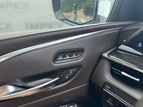 Used 2022 Cadillac Escalade Premium Luxury RWD image 26