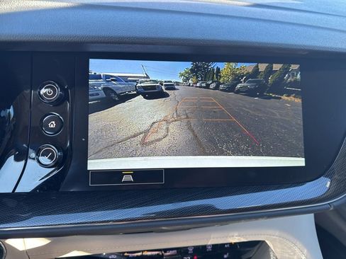 Used 2022 Buick Envision Essence w/ Safety Package image 7