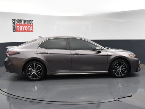 Used 2024 Toyota Camry SE image 5