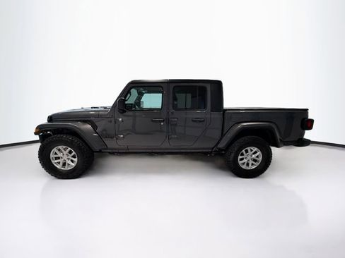 Used 2023 Jeep Gladiator Sport image 4
