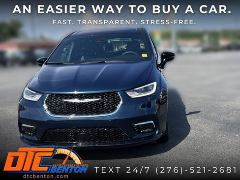 Used 2025 Chrysler Pacifica Select FWD image 8