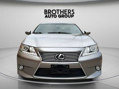 Used 2015 Lexus ES 350 w/ Luxury Package FWD image 4
