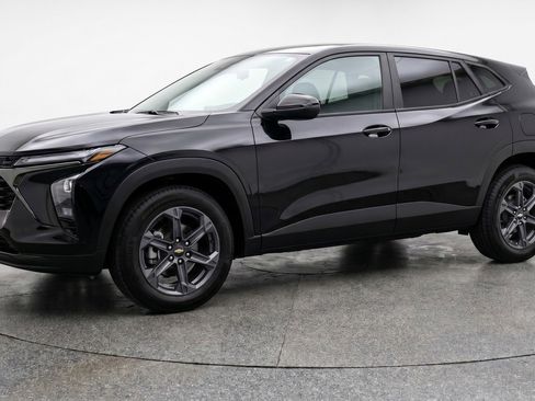 Used 2025 Chevrolet Blazer LT FWD image 3