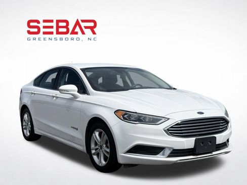 Used 2018 Ford Fusion SE w/ Equipment Group 602A FWD image 3
