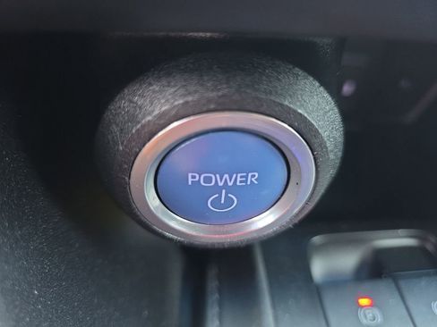 Used 2021 Toyota Venza LE AWD/4WD image 22